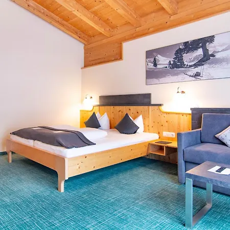 Garni Alpenhof Hotel 4*