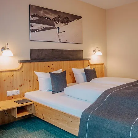 Garni Alpenhof Hotel 4*