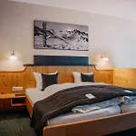 Hotel Garni Alpenhof Ischgl