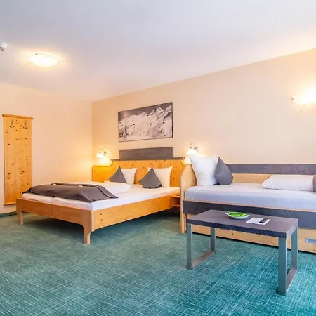 Hotel Garni Alpenhof Ischgl