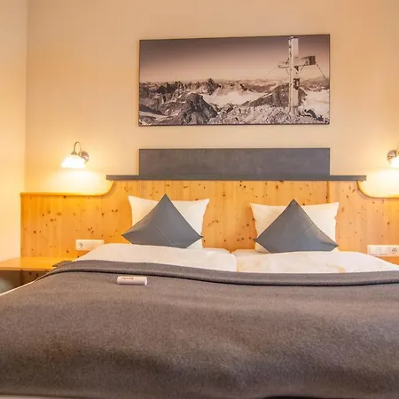 Hotel Garni Alpenhof 4*