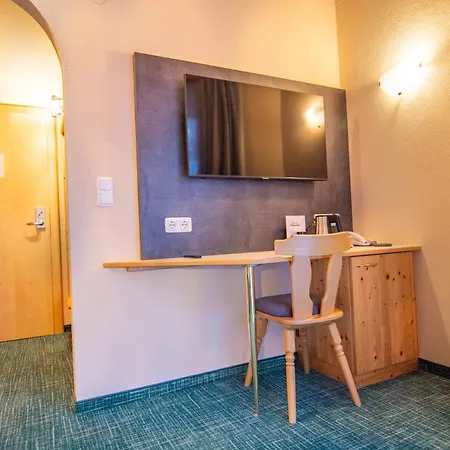 Garni Alpenhof Hotel 4*