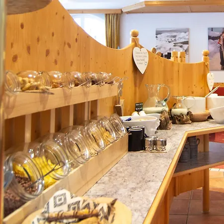 Hotel Garni Alpenhof Ischgl