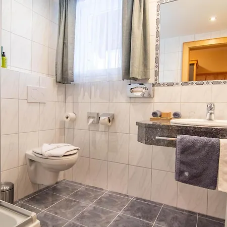 Garni Alpenhof 4*