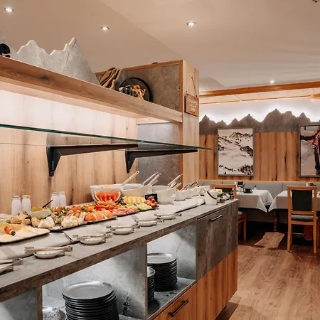 Garni Alpenhof 4*